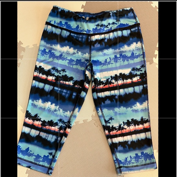 SOLD! Material Girl Active Tropical Yoga Pants - Picture 1 of 3